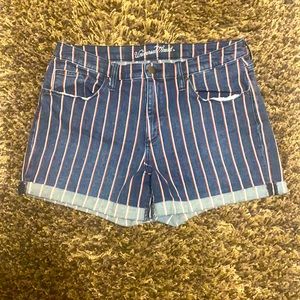 Universal Thread mid rise shorts